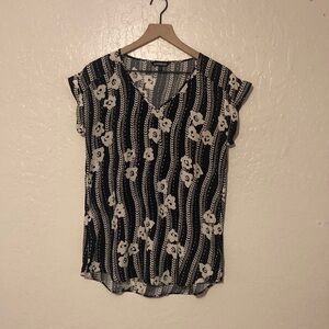 Floral Black and White Women's Top in Good Condition